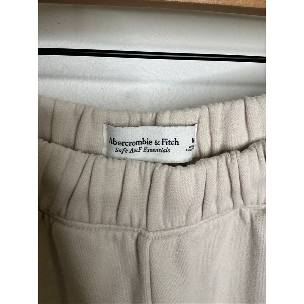 Abercrombie & Fitch Cargo Sweatpants | Medium in Cream - Picture 4 of 6